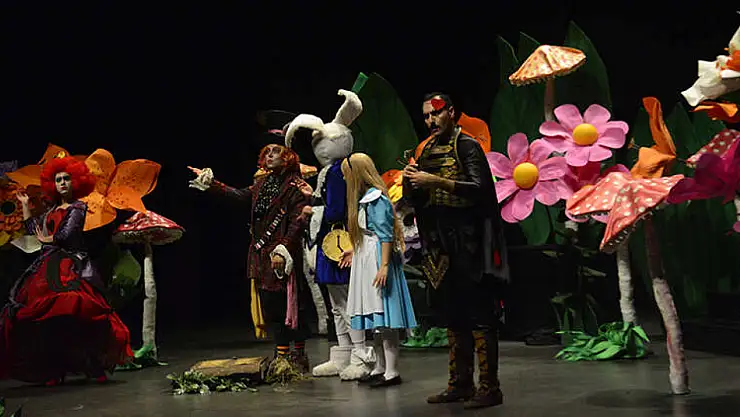 'Alice Harikalar Diyarında' çocuk oyunu Konya'da sahnelenecek