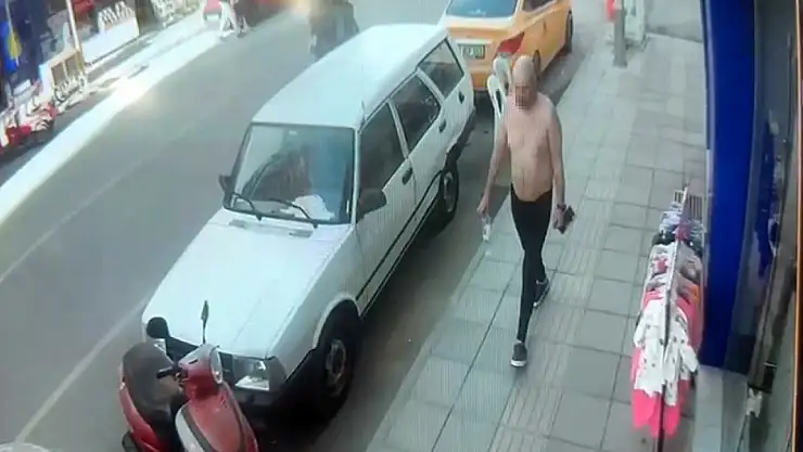 Alkol aldı, üstünü tamamen çıkarıp sokakta yürüdü