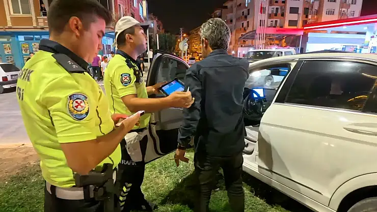 Alkol alıp direksiyona geçen şahıs 'pes' dedirtti: 'Sen benim dert taşım mısın?'