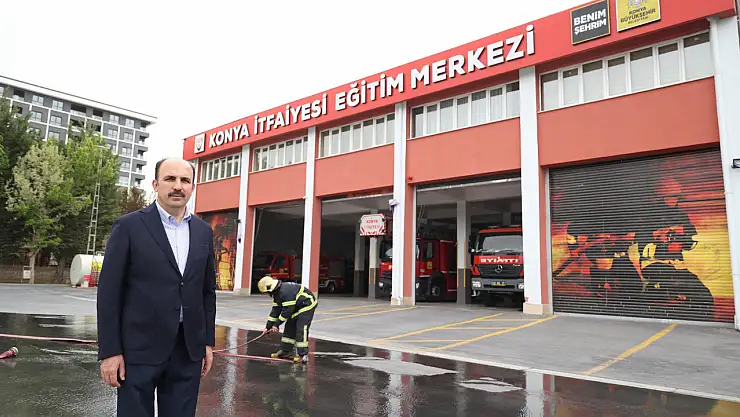 Altay 'gönüllü itfaiyecilik' eğitimi alan üniversite öğrencileriyle buluştu