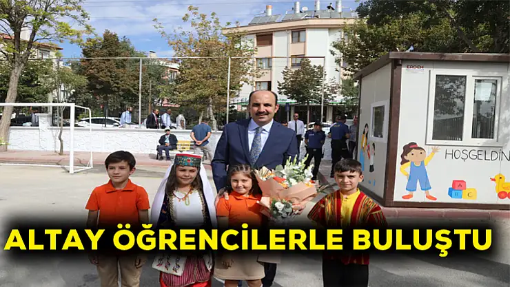 Altay öğrencilerle buluştu