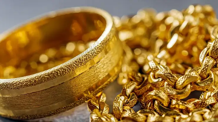 Altın yatırımcılarına soğuk duş! İslam Memiş gram altının döneceği kritik seviyeyi açıkladı!