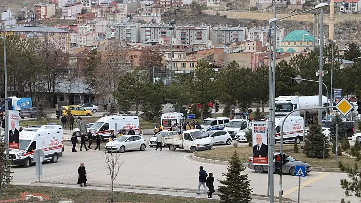 Ambulansın manevrasıyla trafik kazası yaşandı: 2 yaralı
