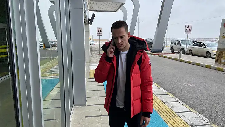 Amir Hadziahmetovic, Beşiktaş için yola çıktı