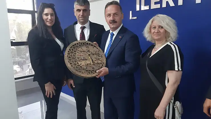 Anahtar Partisi'nden Dünya Görmeyenler Derneği'ne Özel Davet