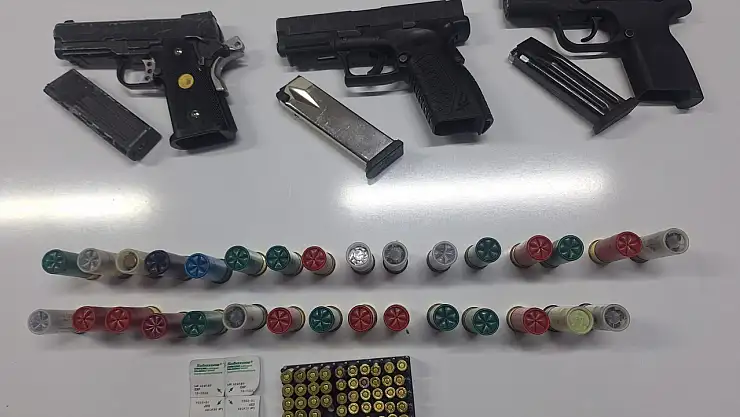 Ankastre fırından ruhsatsız silahlar çıktı