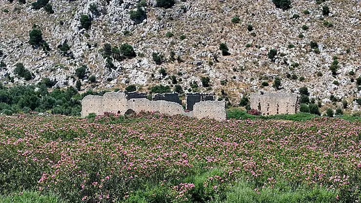 Antalya'da tarihe açılan yol: Antik döşeme yol ziyaretçilerini ağırlıyor