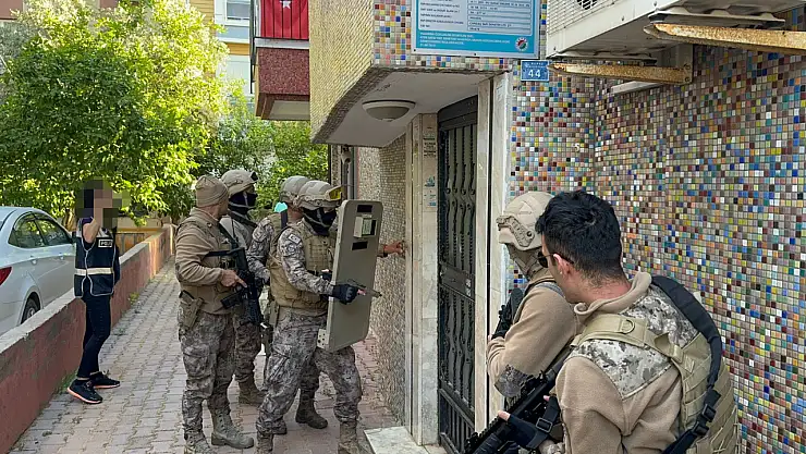 Antalya emniyeti'nden büyük operasyon: 25 adrese eş zamanlı baskın