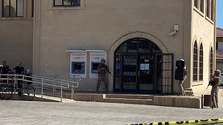 Antalya'da bir bankanın müdürü rehin alındı