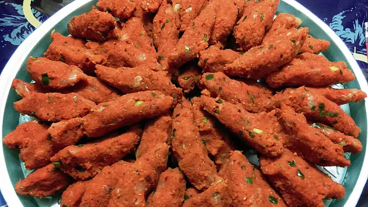 Antepliler mercimek köftesini böyle yapıyor! İçi kıyır kıyır oluyor ve dişe yapışmıyor