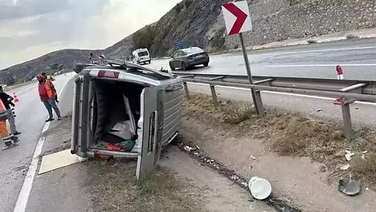 Araç devrildi: 1 kişi hayatını kaybetti, 1 kişi yaralandı