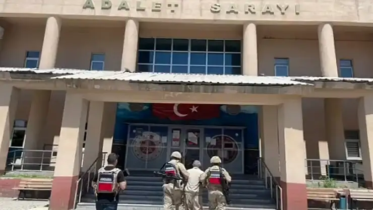 Aranan 30 şahıs yakalandı