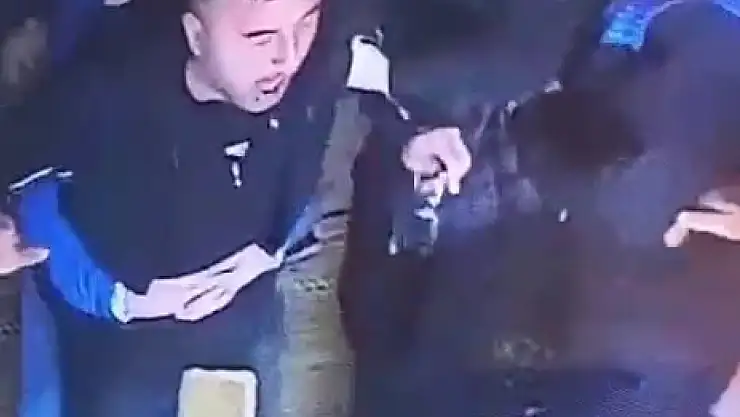 Arkadaşını heimlich manevrasıyla kurtardı