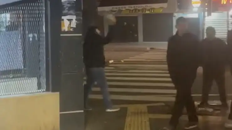 Asgari ücret zammını beğenmedi tek başına protestoya başladı: 'Bu sepetle tencere artık dolmuyor'