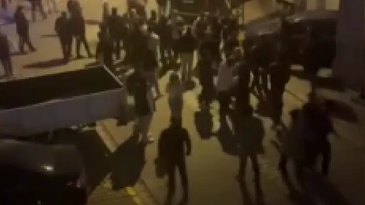 Asker eğlencesinde gençler birbirine girdi!