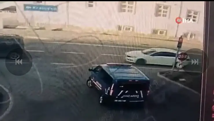 Askeri araç kaza yaptı: Yaralı askerler var!