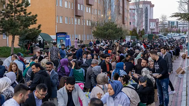 ASKON Konya, öğrencilerle iftarda buluştu.