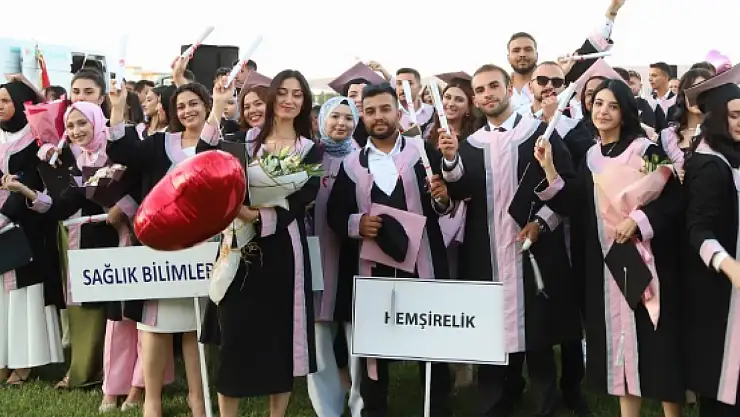 ASÜ'de mezuniyet coşkusu!