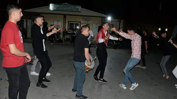 Avcı oğlunu askere uğurladı