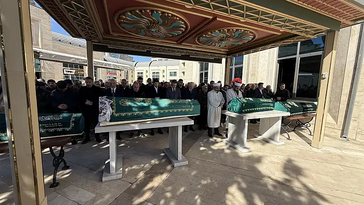 Avcılar'da katledilen anne ve 3 çocuğu son yolcuğuna uğurlandı