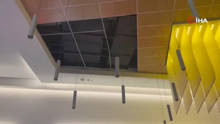 AVM'de panik dolu anlar: Tavan çöktü!