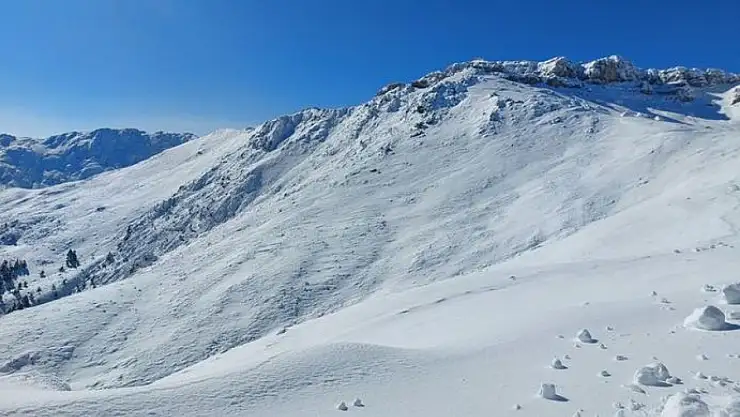 Aynı şehirde bir yerde kayak yaptılar bir yerde denize girdiler