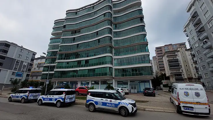 Babasını uyurken tabancayla kafasından vurdu