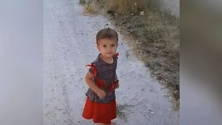 2 yaşındaki Hayru Nisa, babasının kullandığı traktörün altında can verdi