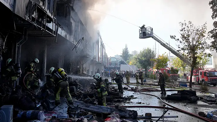 İSTOÇ YANGIN: Bağcılar İSTOÇ'ta korkutan yangın! 17 iş yeri zarar gördü