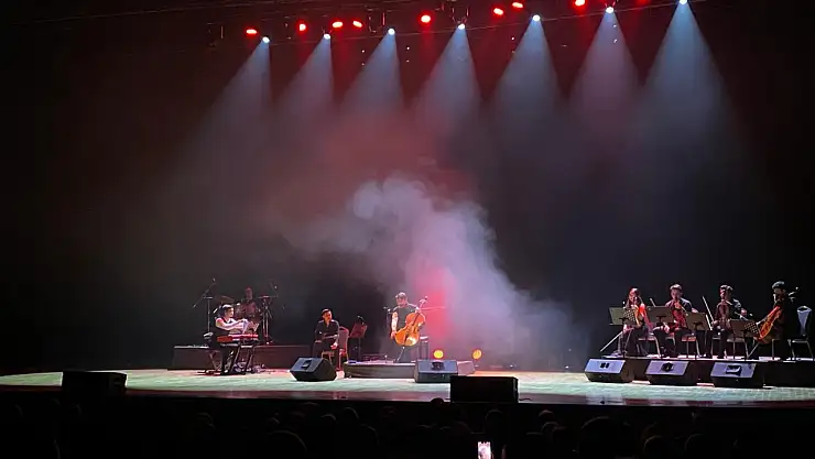 'Bagjan Oktabr - Ruh Terapisi' konseri, Konyalı müzikseverleri kendine hayran bıraktı