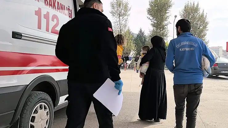 Bahçede oyun oynayan çocuk ateşin üzerine düşerek yandı