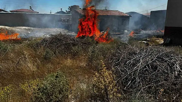 Bahçedeki ocaktan çıkan ateş yangına sebep oldu