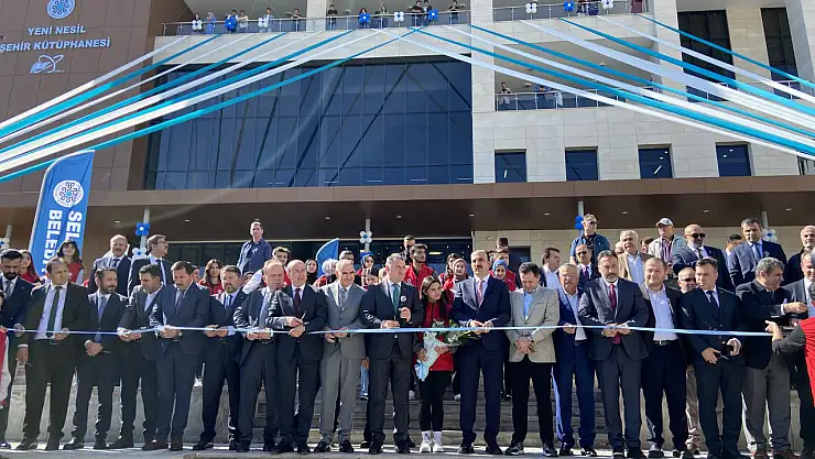 Bakan Bak: '467 tane gençlik merkezimizde gençlerimizle bir aradayız'