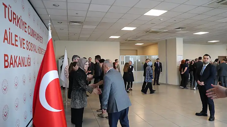 Bakan Göktaş, bakanlık personeli ile bayramlaştı