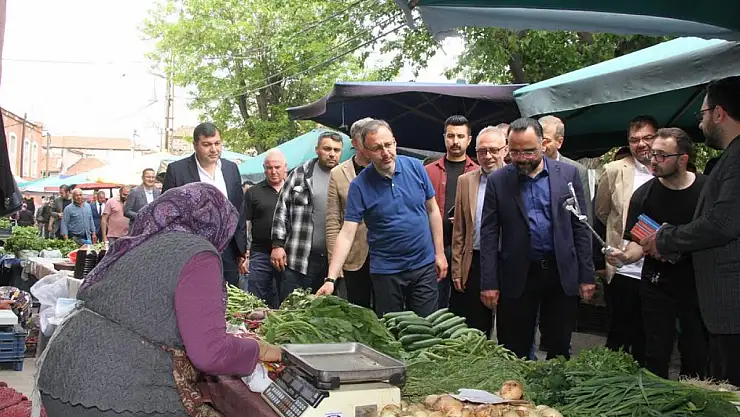 Bakan Kasapoğlu memleketinde pazar alışverişi yaptı