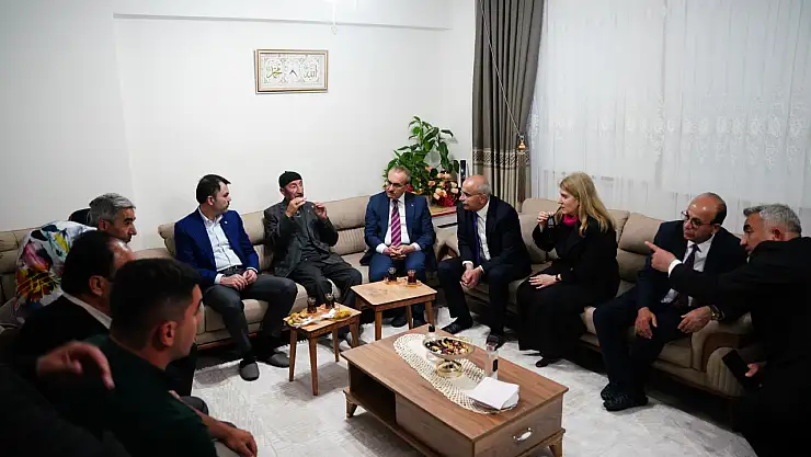 Bakan Kurum, köy evine konuk oldu