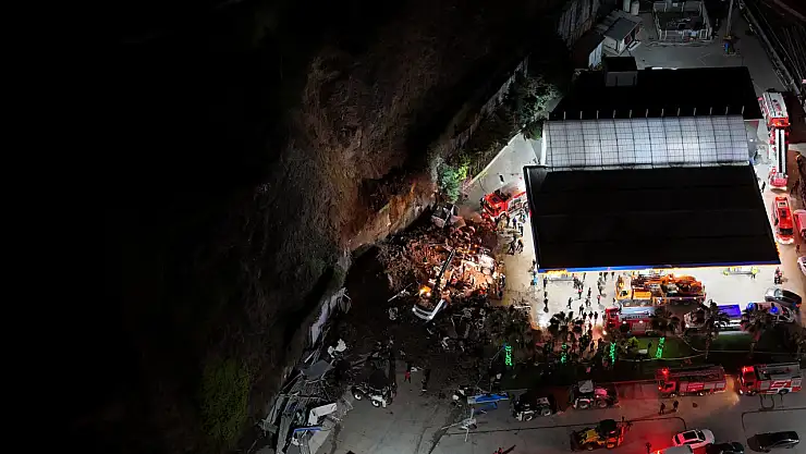 Bakan Yerlikaya'dan Samsun'daki toprak kaymasına ilişkin açıklama geldi