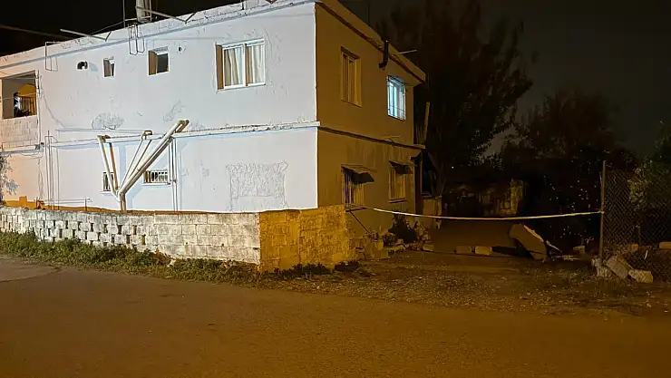 Baltayla öldürdüğü eşini evinin banyosuna gömdü