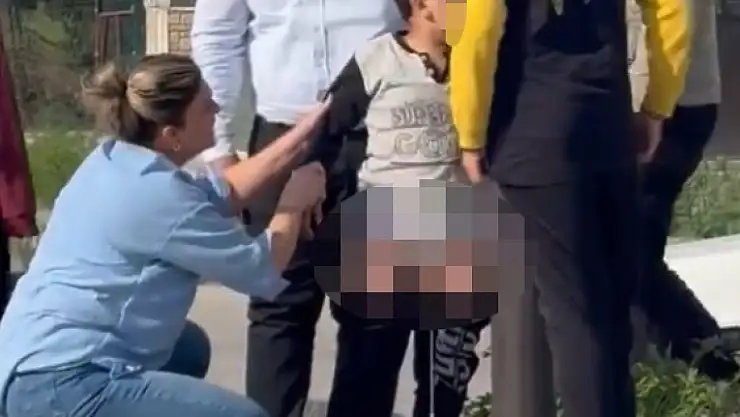 Başıboş köpekler çocuğa saldırdı