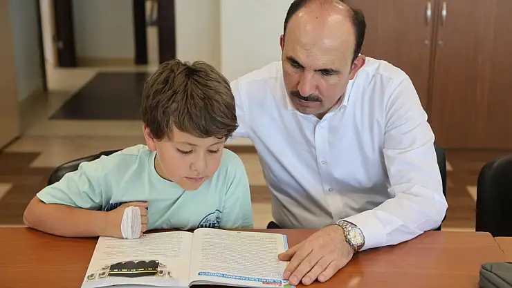 Başkan Altay, Genç KOMEK Yaz Okulu'na katılan öğrencilerle buluştu