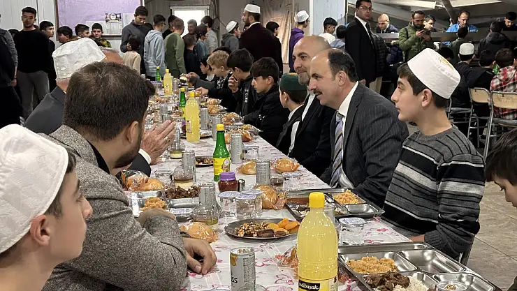 Başkan Altay, hafızlık eğitimi alan öğrencilerle buluştu