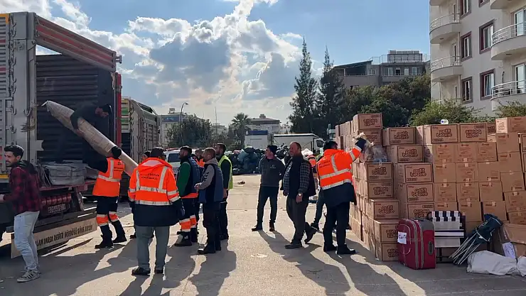 Başkan Altay: Konya'dan gönderilen yardımları en hızlı şekilde ihtiyaç sahiplerine ulaştırıyoruz
