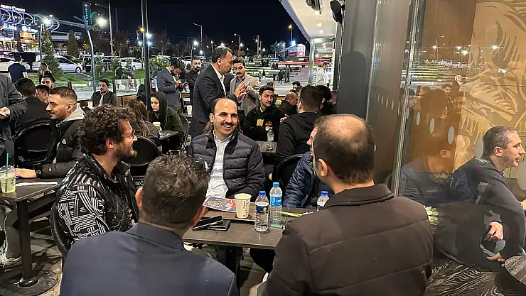 Başkan Altay Şehir Merkezinde Gençlerle Buluştu