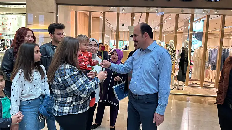 Başkan Altay Şehir Merkezinde Vatandaşlarla ve Esnafla Buluştu