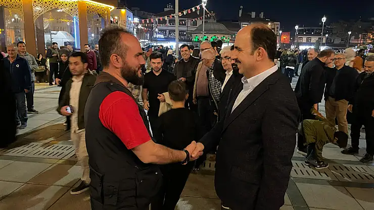 Başkan Altay teravih sonrası vatandaşlarla bir araya geldi