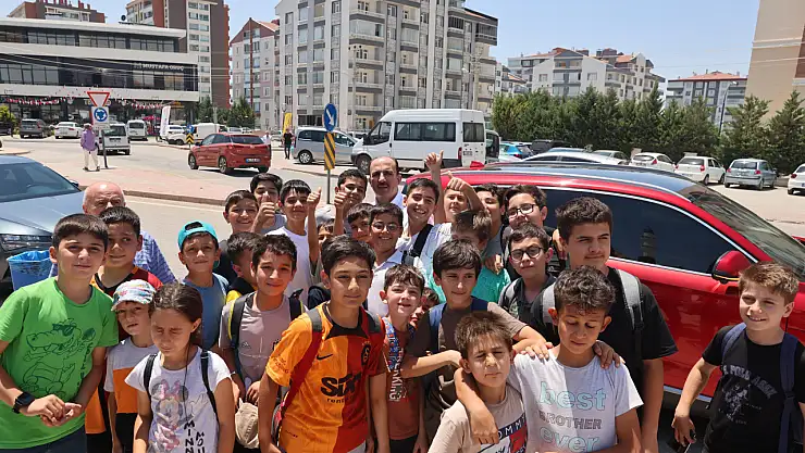 Başkan Altay yaz etkinliklerine katılan öğrencilerle bir araya geldi