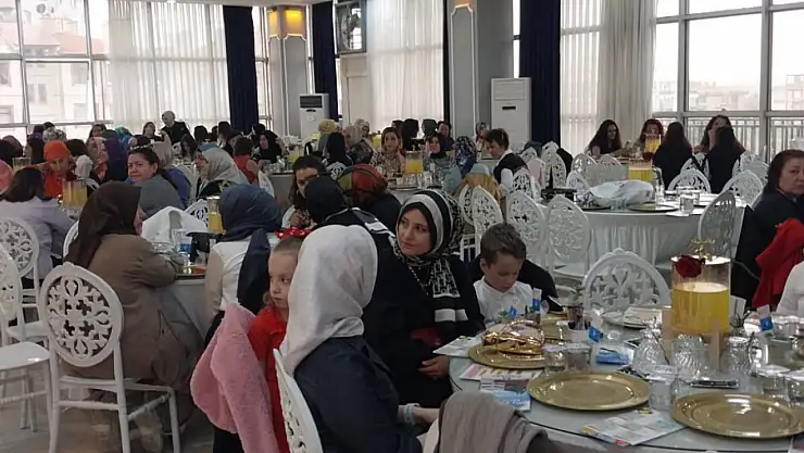 Başkan Gül, Konya'da Anneler Günü programına katıldı!