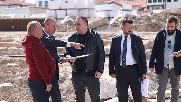 Başkan Kavuş, Suriçi Çarşısı'nda incelemelerde bulundu