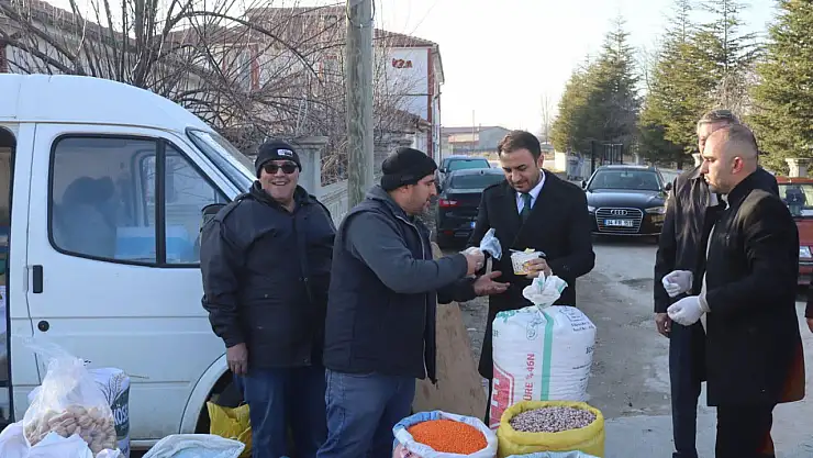 Başkan Meşe'den esnafa ve vatandaşa sıcak ikram