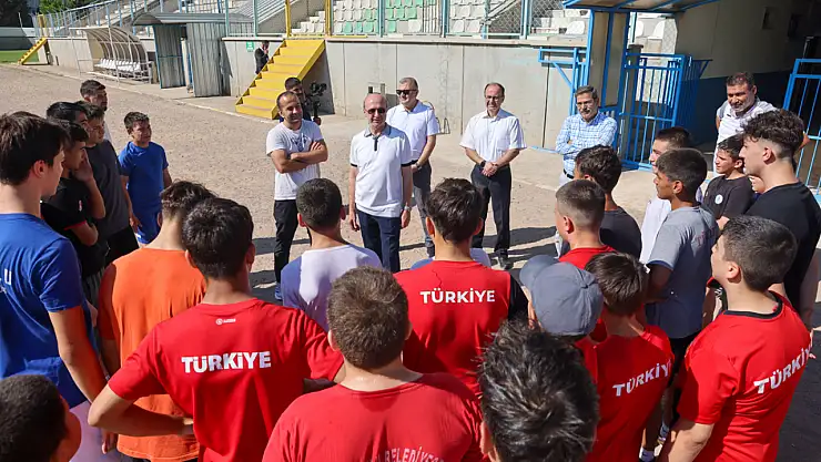 Başkan Pekyatırmacı'dan Yaz Spor Okulları'nda eğitim alan öğrencilere ziyaret